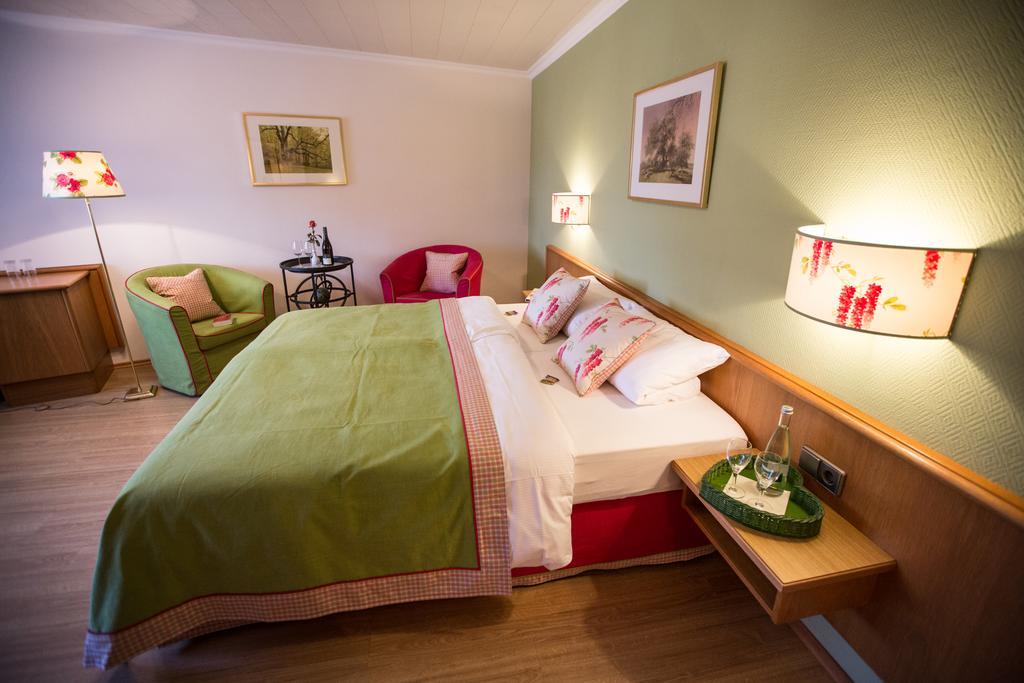 Landhotel Restaurant Zur Krone Gottenheim Habitación foto
