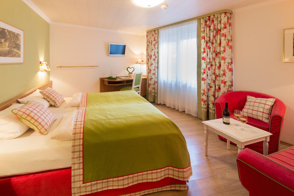 Landhotel Restaurant Zur Krone Gottenheim Habitación foto